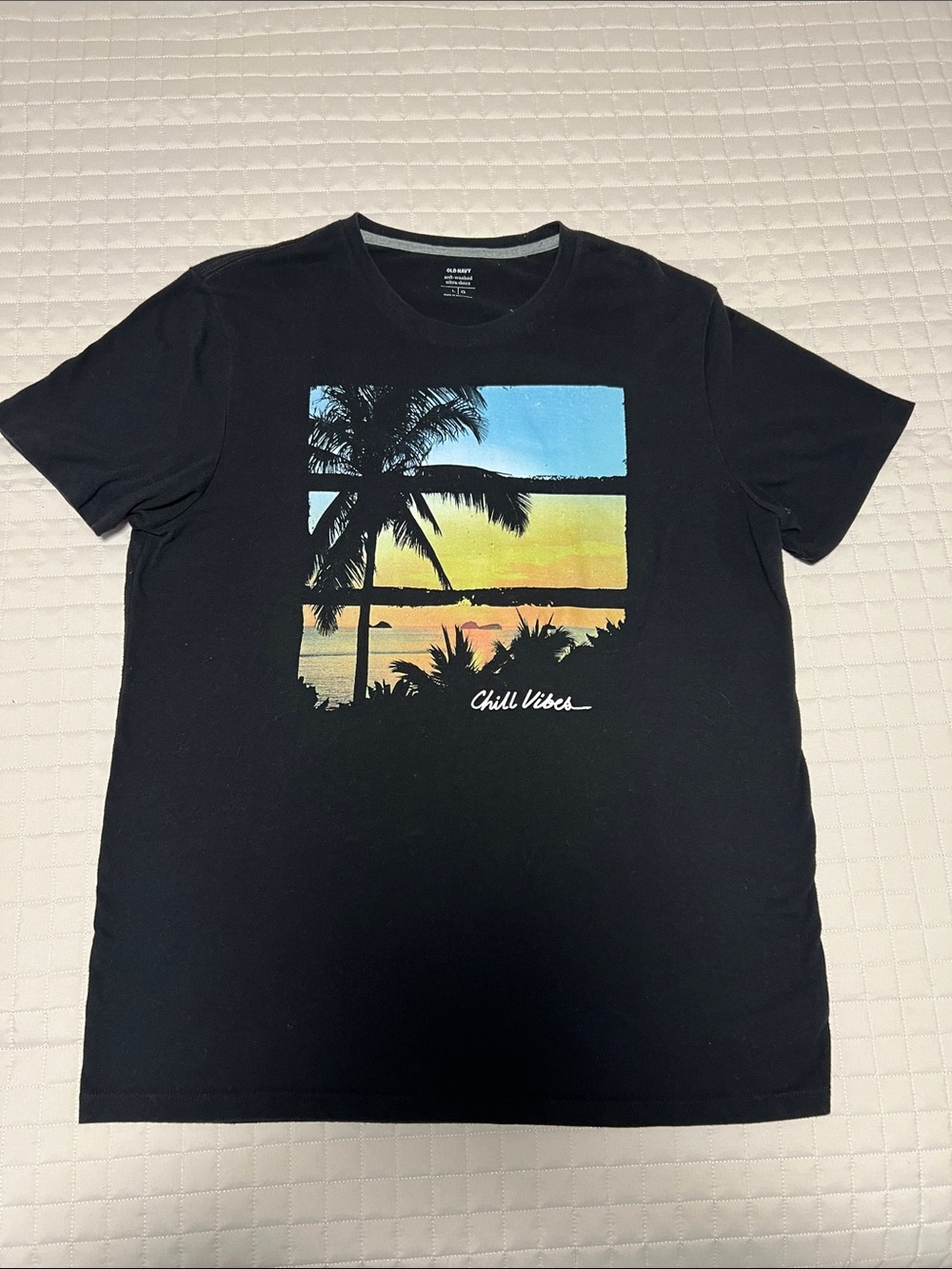 Old Navy Black Short-Sleeve Tee with Sunset Palm Window Graphic